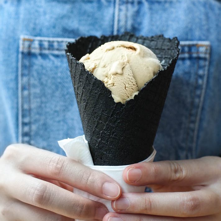 cone-charcoal-ice-cream-gelato